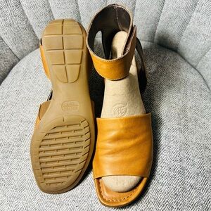 THE FLEXX Tan Leather Open-Toe Ankle Strap Sandals